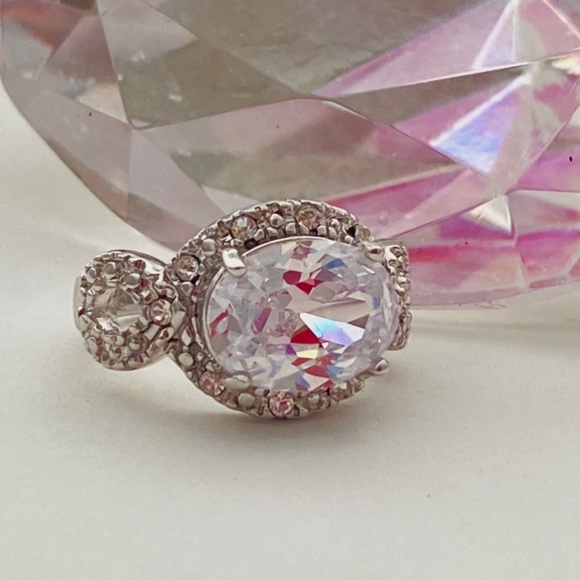 Silver plated and cubic zirconia ring. Size 6.5. - Picture 3 of 7